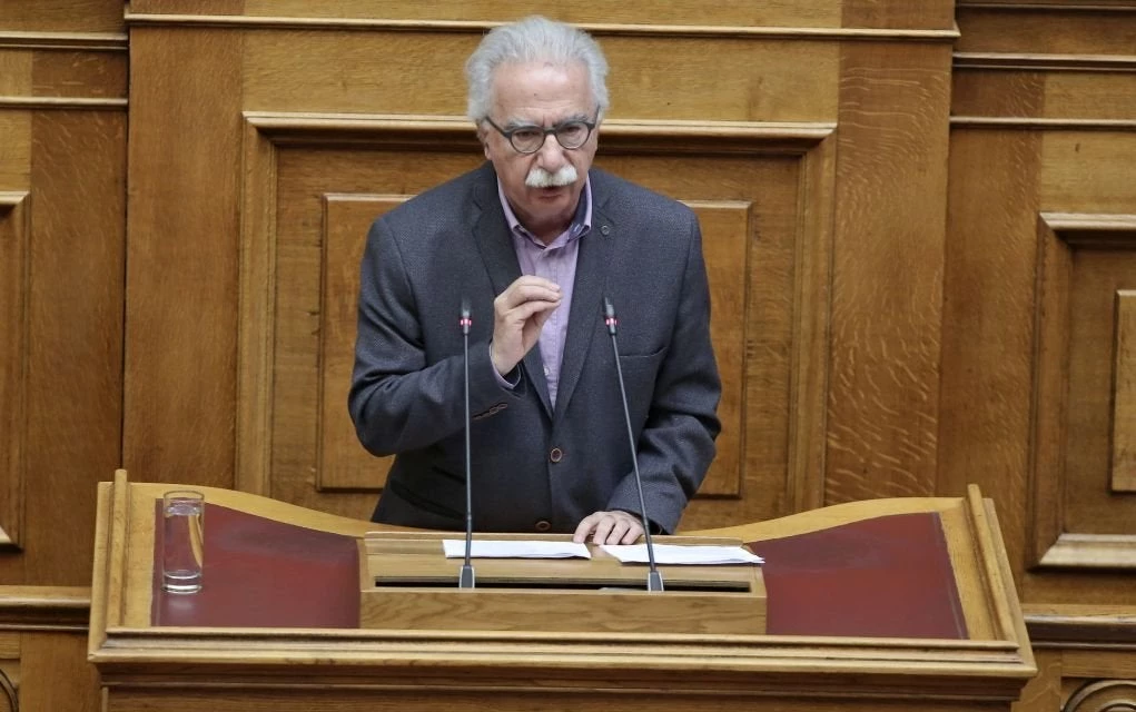 Θεσσαλονίκη: Οι φοιτητές στους δρόμους για το νόμο Γαβρόγλου – Προσπάθησαν να μπουν στο υπουργείο (Βίντεο)